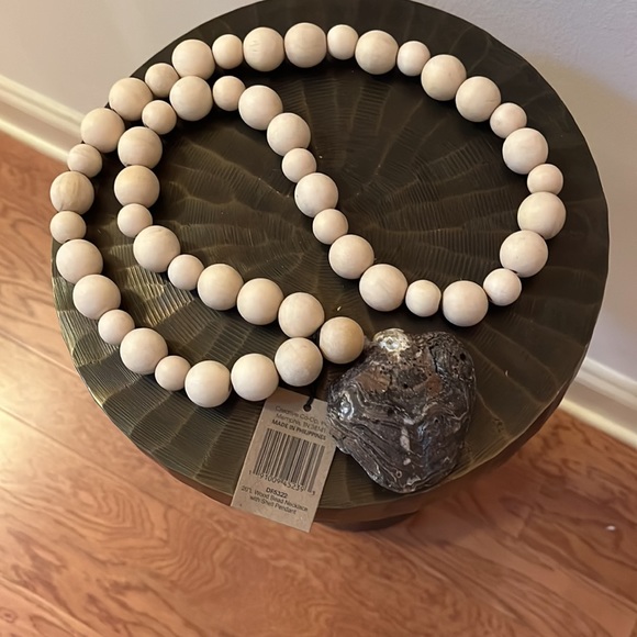 NWT Creative Co-Op Mango Wood Beads with Oyster Shell Pendant - Picture 6 of 6